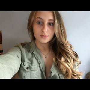 Meet your Posher, Hali